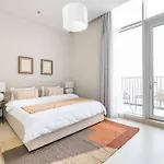 Penthouse High Floor Apartment I Creek Horizon Tower 2